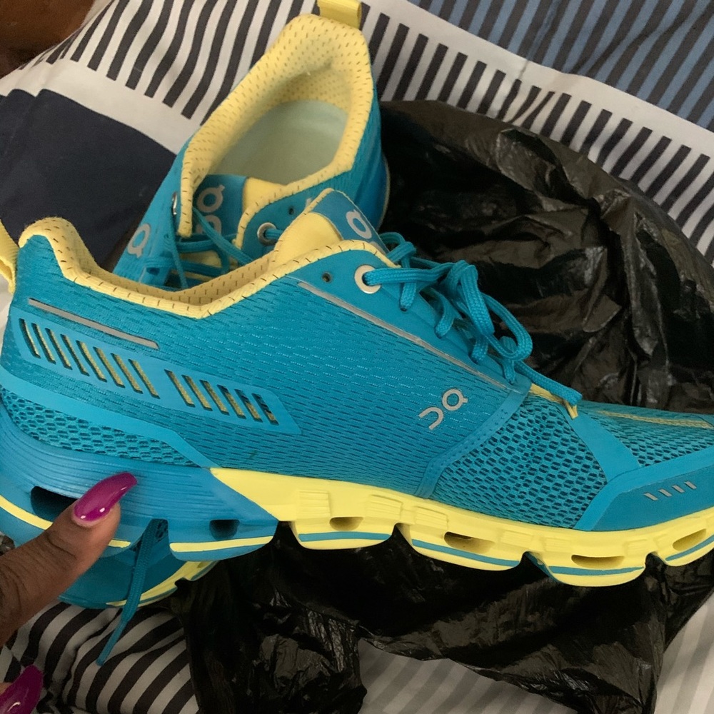 The listing said size 9.5, but they are a size 9